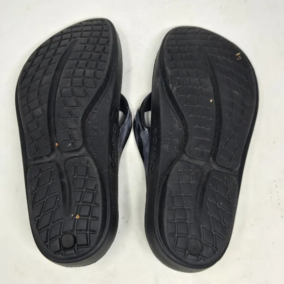 OOFOS Oolala Black Gray Camo Women’s Flip Flop Thong Recovery Sandals Sz 7 - Picture 7 of 7